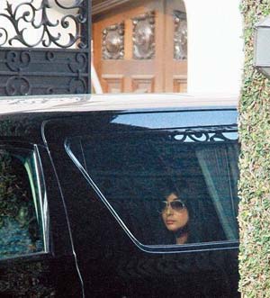 郭晶晶身材發福孕味十足 揭霍家3代豪門愛情