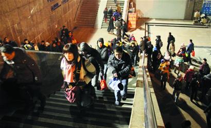 元旦出行火車飛機風頭勁 元旦出行火車飛機風頭勁