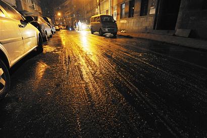 西康路水管爆裂 西康路水管爆裂