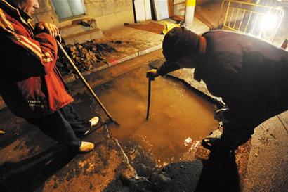 西康路水管爆裂 西康路水管爆裂
