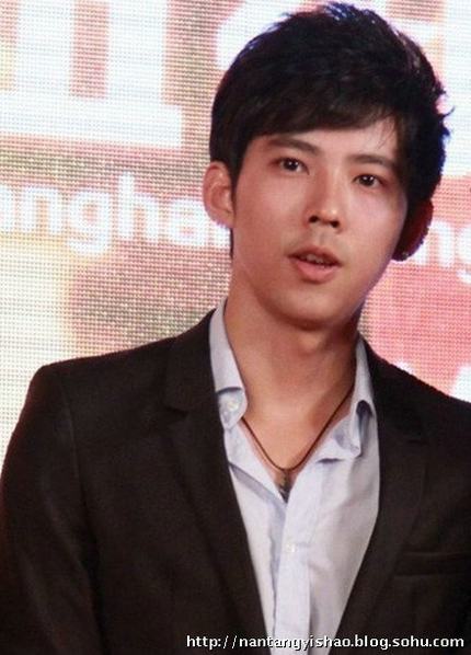 朱時茂21歲兒子朱青陽生活照曝光 網友：比他爸精神多了