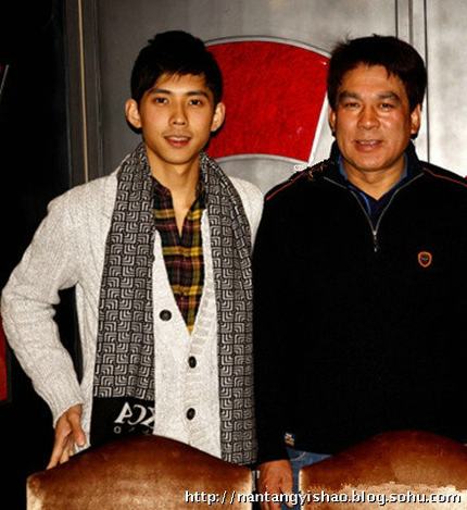 朱時茂21歲兒子朱青陽生活照曝光 網友：比他爸精神多了