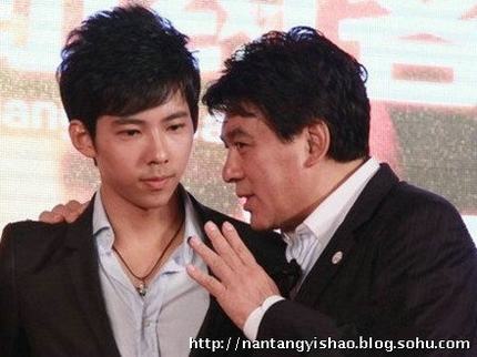 朱時茂21歲兒子朱青陽生活照曝光 網友：比他爸精神多了