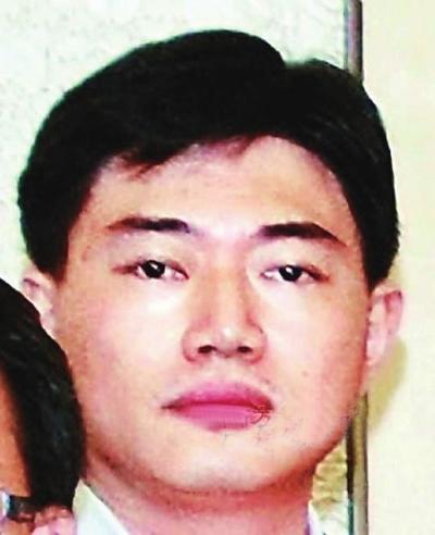 港大教師妻子殺子后自殺 港大教師妻子殺子后自殺