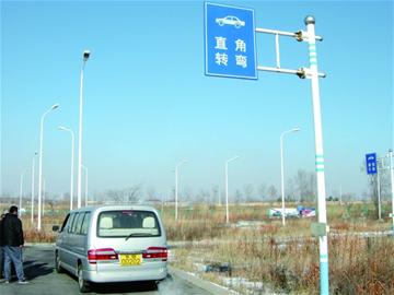 記者調(diào)查青島駕校學(xué)車亂象 記者調(diào)查青島駕校學(xué)車亂象