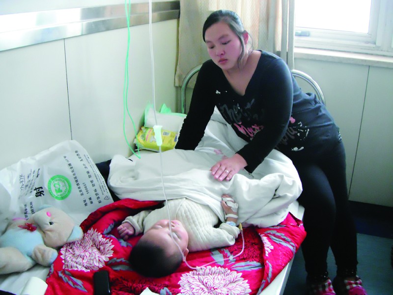 兩歲三個月男童患有先心病、肺炎、動脈瘤、顱內出血和顱內感染住院治療費用壓垮整個家庭，希望好心人伸出援手救救病危孩子