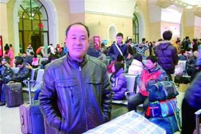 近八成受訪農民工認為青島是個打工的好地方 過去一年他們的平均月工資在三四千元 近八成受訪農民工認為青島是個打工的好地方 過去一年他們的平均月工資在三四千元