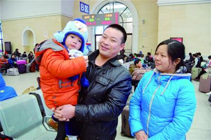 近八成受訪農民工認為青島是個打工的好地方 過去一年他們的平均月工資在三四千元 近八成受訪農民工認為青島是個打工的好地方 過去一年他們的平均月工資在三四千元