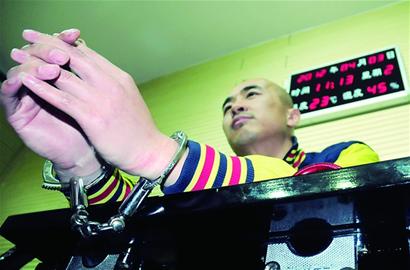 逃亡路上他還打臺球談戀愛 逃亡路上他還打臺球談戀愛