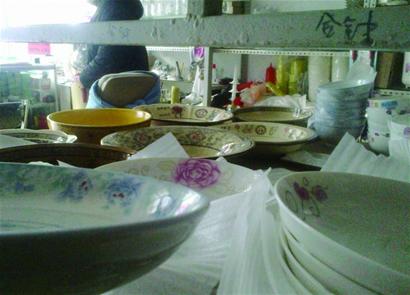 “瓷”舊迎新 小心中毒 “瓷”舊迎新 小心中毒