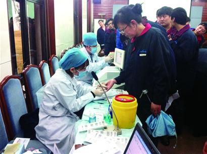 至少需要2000人獻(xiàn)血 春節(jié)備血采血活動昨啟大幕 至少需要2000人獻(xiàn)血 春節(jié)備血采血活動昨啟大幕