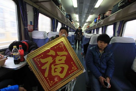 風雨無阻回家路 實拍青島春運表情