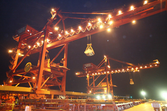 青島港元月喜迎開門紅 吞吐量3937萬噸創紀錄 青島港元月喜迎開門紅 吞吐量3937萬噸創紀錄