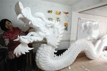 青島蘿卜會18日開幕 雕出國內最大蘿卜龍 青島蘿卜會18日開幕 雕出國內最大蘿卜龍