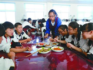 青島中小學食堂不達A就關門 青島中小學食堂不達A就關門