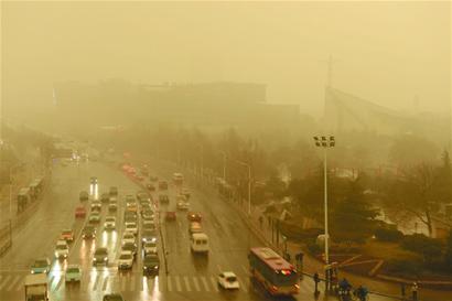 青島跳出霾伏又墜風塵 7級北風吹來新疆沙塵 青島跳出霾伏又墜風塵 7級北風吹來新疆沙塵