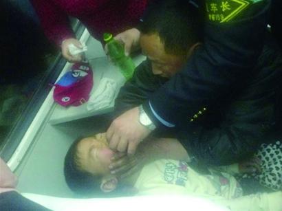 男孩列車上高燒昏迷 男孩列車上高燒昏迷