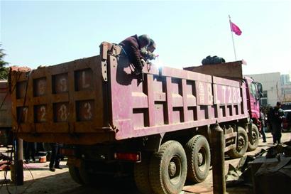 交警24小時全警上路查車 交警24小時全警上路查車