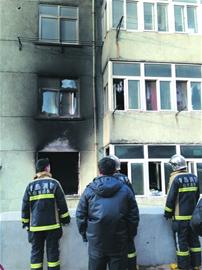 聚仙路居民家中起火 聚仙路居民家中起火