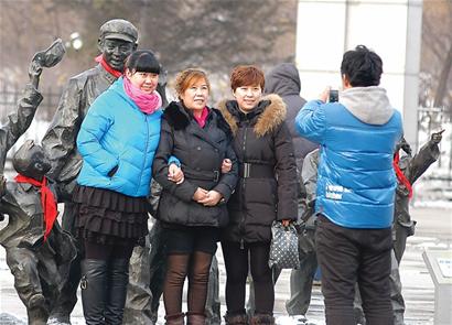 撫順大街小巷雷鋒旅店爆滿 粉絲云集雷鋒城 撫順大街小巷雷鋒旅店爆滿 粉絲云集雷鋒城