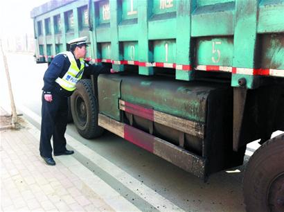 風聲緊,大貨集體“趴窩”歇腳 風聲緊,大貨集體“趴窩”歇腳