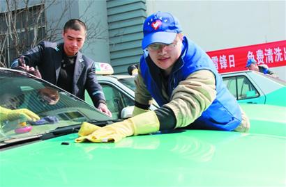 45.2萬名志愿者托起愛心青島 45.2萬名志愿者托起愛心青島