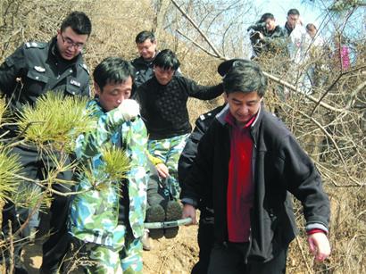 浮山頂墜崖 快救她！