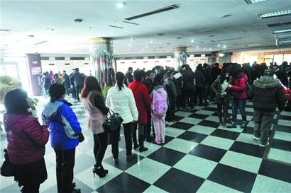 青島二手房一天內網(wǎng)簽190套 中介一天帶10人看房 青島二手房一天內網(wǎng)簽190套 中介一天帶10人看房