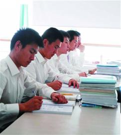 想沖上云霄?自掏學(xué)費(fèi)80萬 想沖上云霄?自掏學(xué)費(fèi)80萬