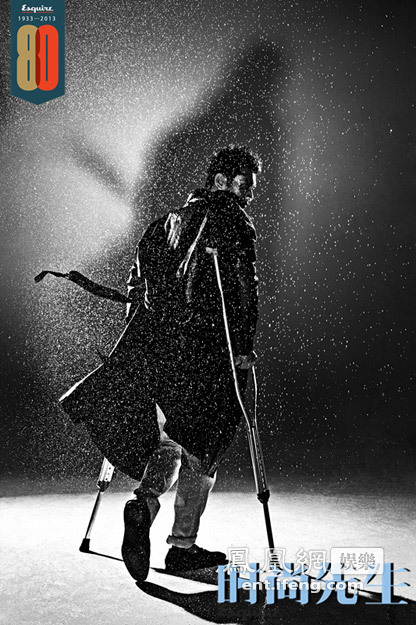 黃曉明帶傷登封面 裸模出鏡尺度大膽