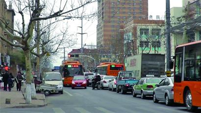 鞍山二路信號(hào)燈故障1小時(shí) 鞍山二路信號(hào)燈故障1小時(shí)