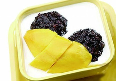 滿(mǎn)記甜品被曝存貓膩 衛(wèi)生臟亂差用轉(zhuǎn)基因豆油