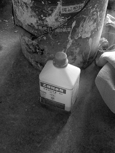 乙烯利：有機化合物，可釋放乙烯，促進植物果實成熟。